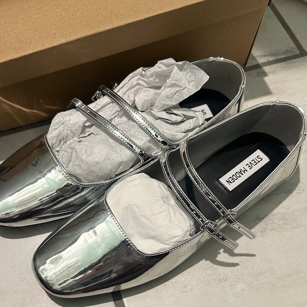 Steve Madden size 9 Metallic Silver Flats